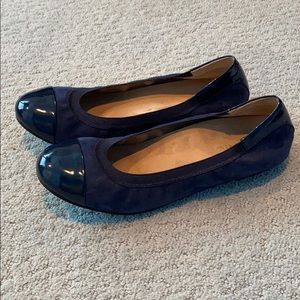 VIONIC navy suede and patent ballet flats